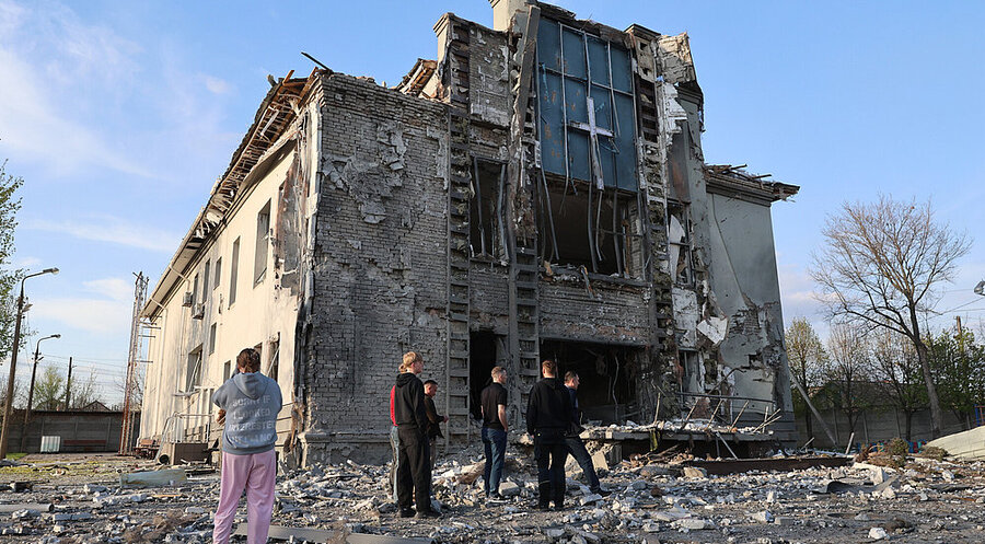 Die zerstörte Kirche „House of the Gospel“ in Saporischschja. Foto: picture alliance / ASSOCIATED PRESS | Kateryna Klochko