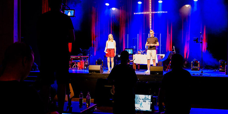 Das Programm wurde am 10. und 11. Juli in der Kulturhalle in Remchingen bei Pforzheim aufgenommen und per Livestream ausgestrahlt. Foto: CVJM