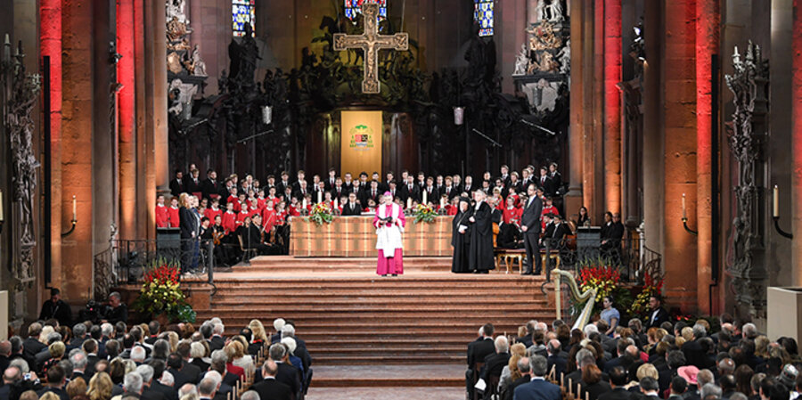 Der Gottesdienst zum Tag der deutschen Einheit wurde ökumenisch gestaltet. Foto: picture-alliance/Arne Dedert/dpa