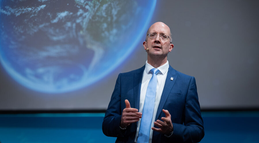 Der Präses der Evangelischen Kirche im Rheinland, Thorsten Latzel, bei seinem Bericht. Foto: EKiR/Meike Böschemeyer