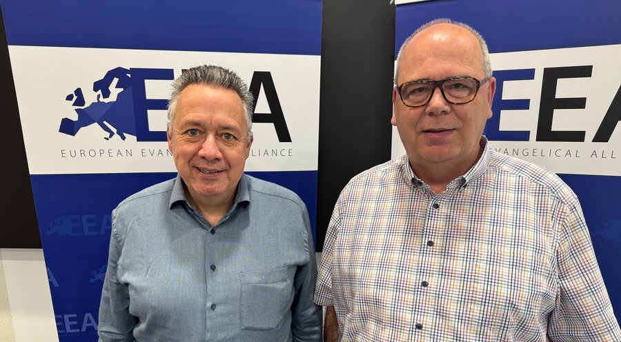 Der bisherige Präsident der Europäischen Evangelischen Allianz, Frank Hinkelmann (links), und sein Nachfolger, Andreas Wenzel (rechts). Foto: Europäische Evangelische Allianz