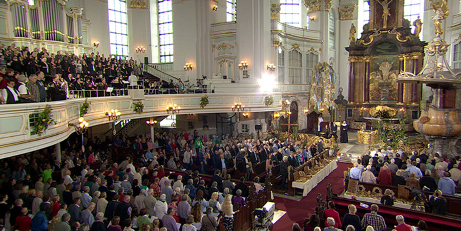 Den Geburtstag feierte der christliche Sender am 30. September mit einem ökumenischen Dankgottesdienst in der evangelischen Hauptkirche St. Michaelis in Hamburg mit 1.600 Gästen aus ganz Deutschland. Foto: BibelTV