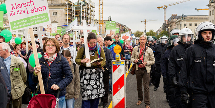 Die Evangelische Kirche Berlin-Brandenburg-schlesische Oberlausitz lehnt eine Unterstützung des "Marsch für das Leben" ab. Foto: M. Pletz