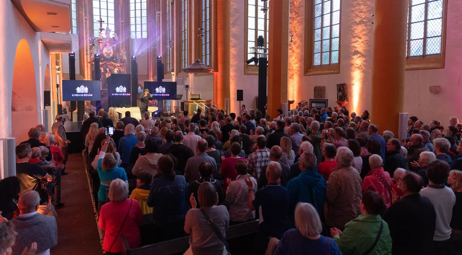 Besucher der „Erlebnis:Kirche“ in Fritzlar. Foto medio.tv/schauderna