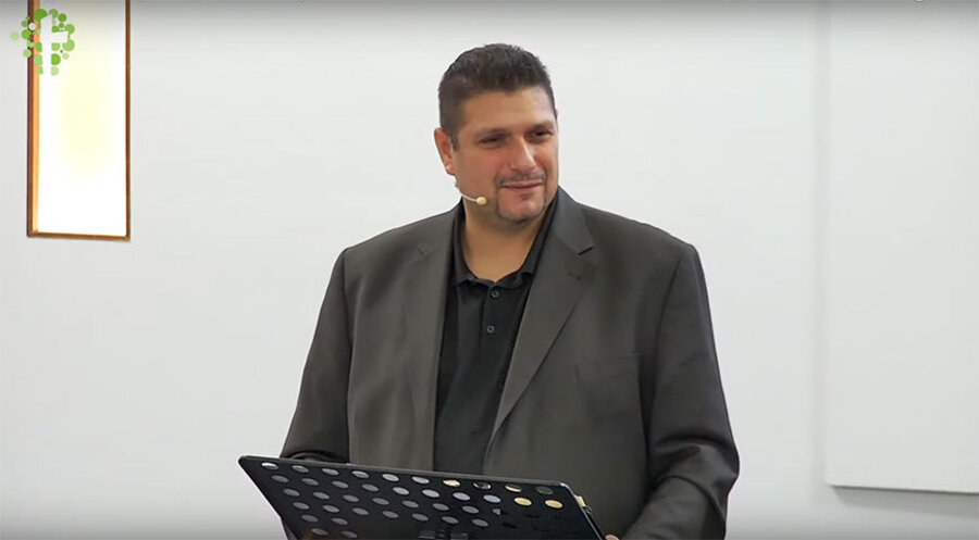 Der Evangelist Angelo Weiß. Screenshot: YouTube/  FECG Veltheim
