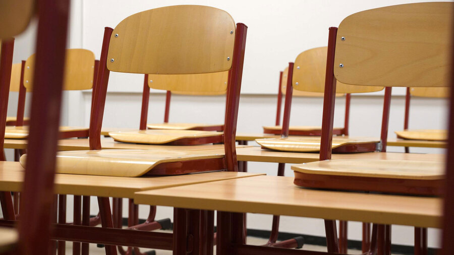Ein Vorfall an einer Oberschule in Sachsen sorgte für Aufsehen, nachdem Neuntklässlern bei einem externen Theaterprojekt pornografische Inhalte gezeigt wurden.
