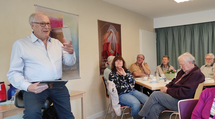 Jürgen Werth in der Wetzlarer Baptistengemeinde. Foto: Klaus Rösler