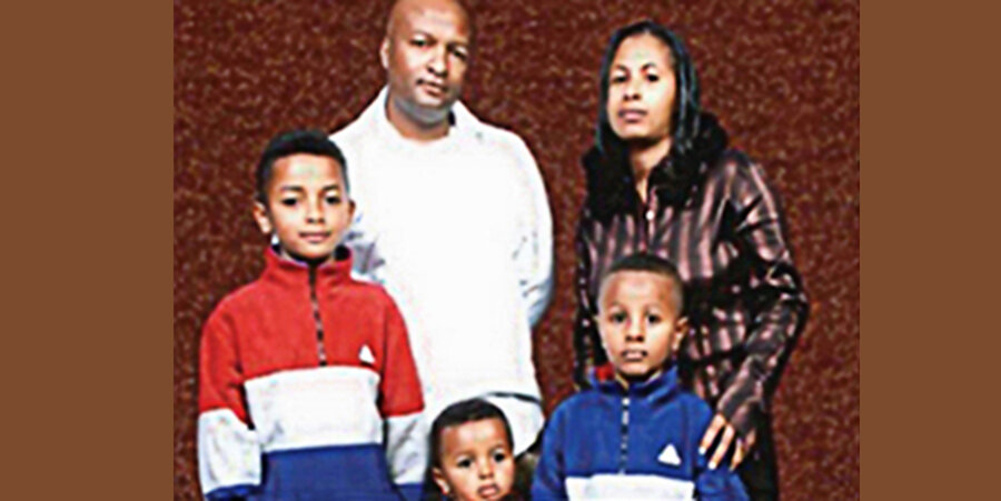 Der evangelische Missionar Mussie Ezaz mit seiner Familie. Foto: Privat