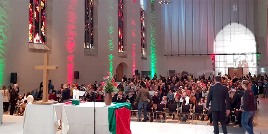 Zum Abschlussgottesdienst in Magdeburg kamen rund 500 Besucher. Foto: Ekkehart Vetter