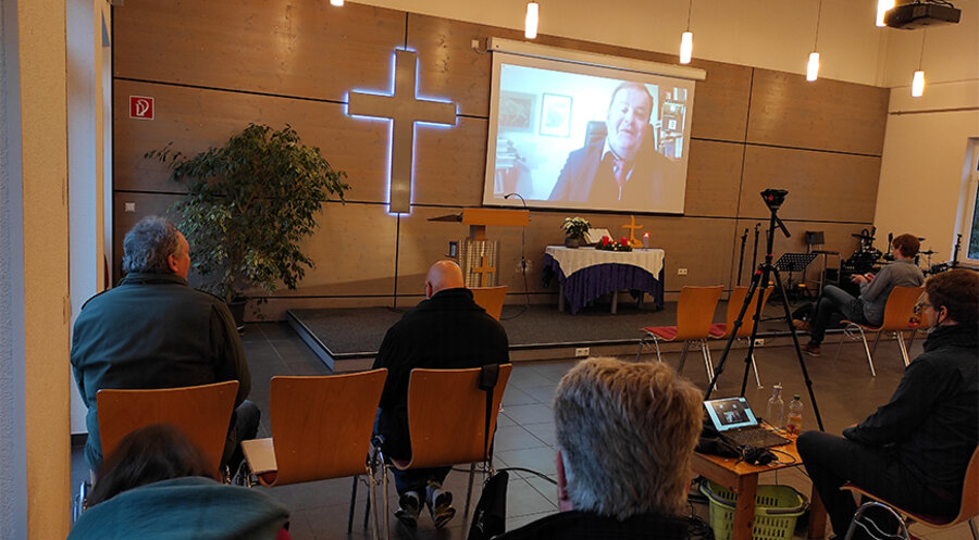 Harald Seubert sprach per Videoübertragung. Foto: Martin Grünholz