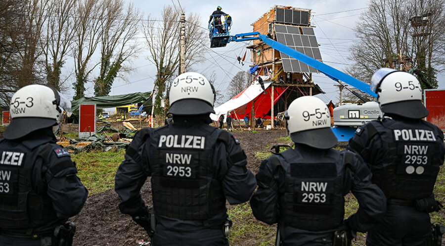 Polizeikräfte räumen den von Klimaaktivisten besetzten Braunkohleort Lützerath. Foto: Picture Alliance/dpa/Henning Kaiser