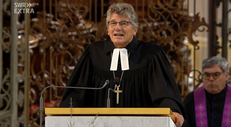 Der Landesbischof der Evangelischen Landeskirche in Württemberg, Ernst-Wilhelm Gohl, beim Gedenkgottesdienst. Screenshot: SWR