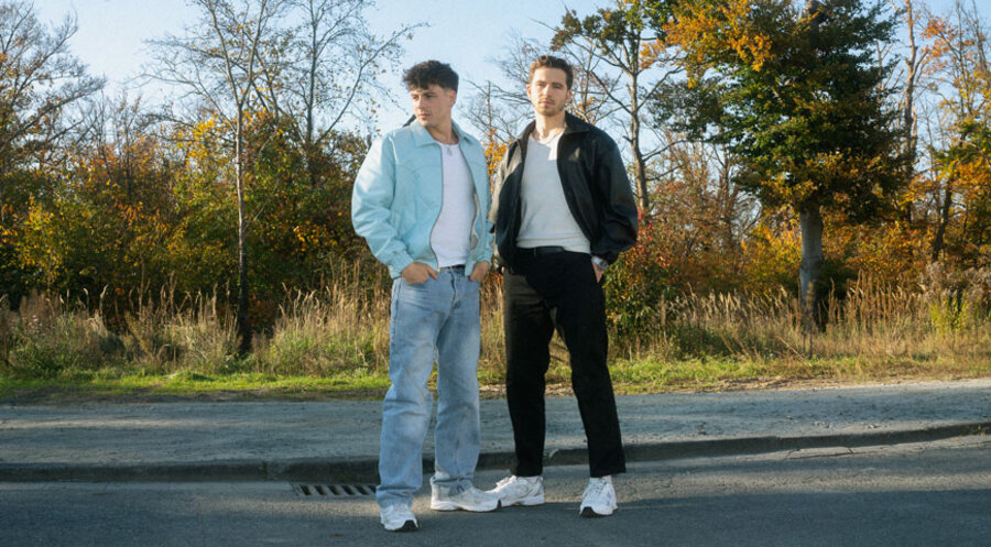 Alexander (27, links) und Maximilian Oberschelp (28) sind zwei Brüder aus München. Seit 2015 treten sie in Deutschland, Österreich und der Schweiz als „O’Bros“ auf. Foto: O'Bros