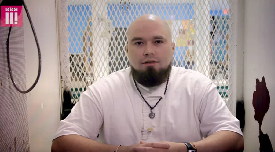 Zahlreiche Medien wie etwa BBC berichtete über den zum Tode verurteilten John Henry Ramirez. Screenshot: YouTube/BBC Three