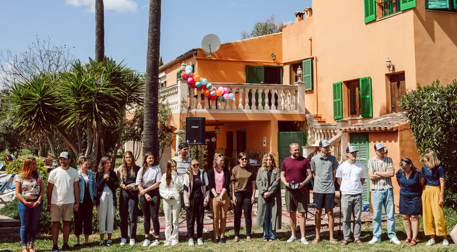 Die ersten elf Schüler und das Team der Trainingsschule feierten in Santa Maria die Eröffnung. Foto: Reach Mallorca