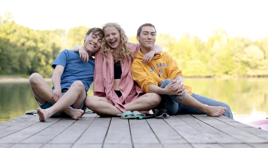 Anton Fuchs, Kya-Celina Barucki und Richard Fuchs spielen die Mickenbecker-Geschwister. Foto: Paramount