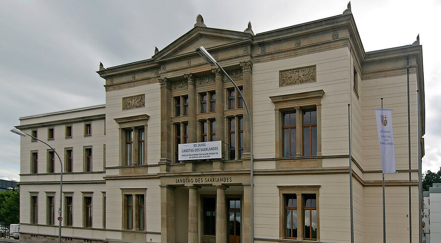 Im Landtag des Saarlandes wird derzeit über eine Präambel für die Landesverfassung beraten. Foto: wikimedia/flicka