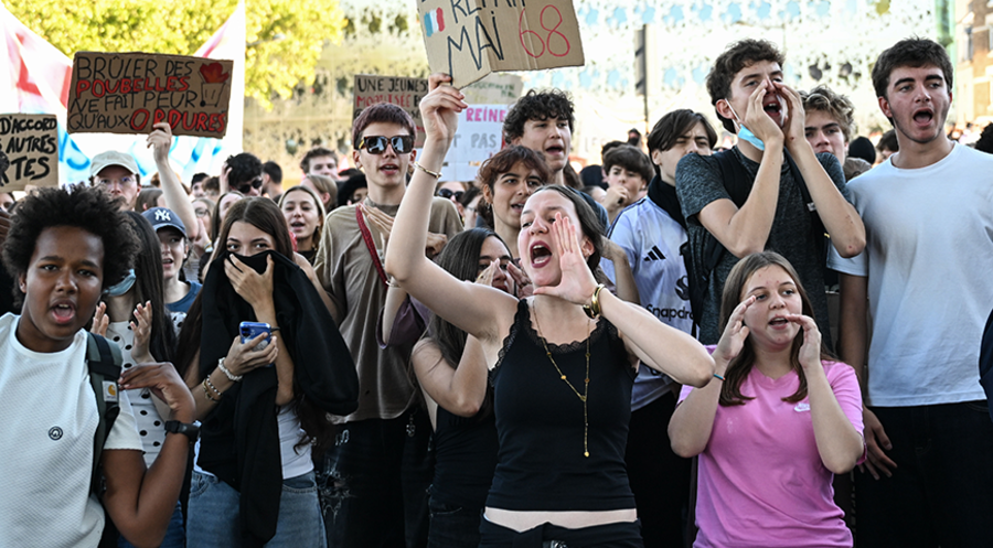 Landesweit protestieren Schüler und Studenten, wie hier in Nantes, für bessere Bedingungen an Schulen und Universitäten. 