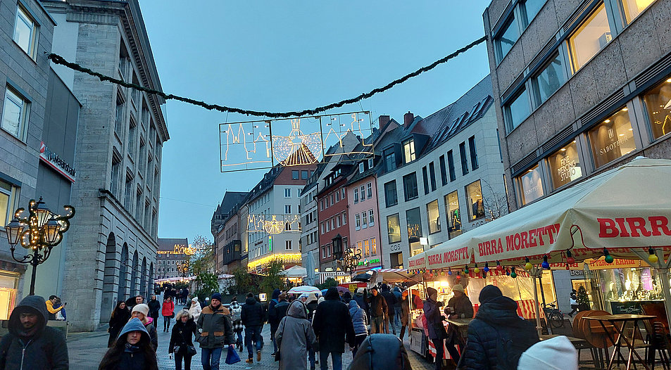 Der Nürnberger Christkindlesmarkt lockt jedes Jahr 2 Millionen Besucher an. Foto: IDEA/Julia Bernhard