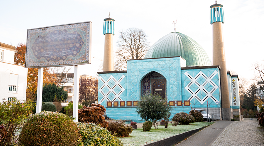 Blick auf das im Stadtteil Uhlenhorst gelegene Islamische Zentrum Hamburg (IZH) mit der Imam-Ali-Moschee. Foto: Picture Alliance/dpa/Daniel Bockwoldt