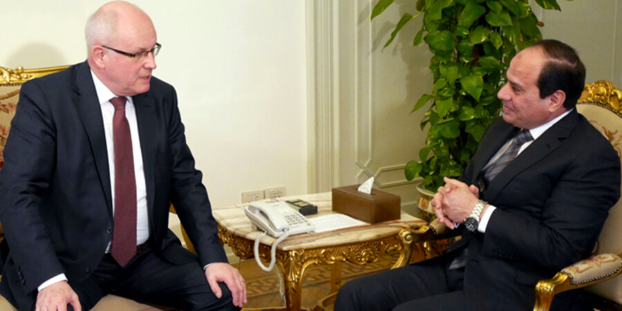 v.l.: Der Vorsitzende der CDU/CSU-Bundestagsfraktion, Volker Kauder, und der ägyptische Präsident Abdel Fattah Al-Sisi. Foto: picture-alliance/dpa