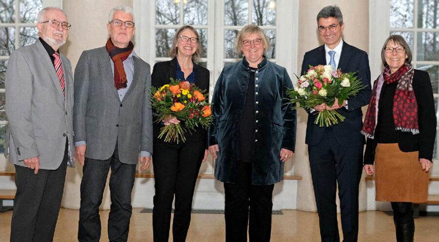 v. l.: Synodalpräsident Axel Wermke, Prälat Traugott Schächtele, neue Prälatin Heide Reinhard, Landesbischöfin Heike Springhart, neuer Prälat Marc Witzenbacher und Prälatin Dagmar Zobel. Foto: eikiba/Hans-Jörg Fuchs 