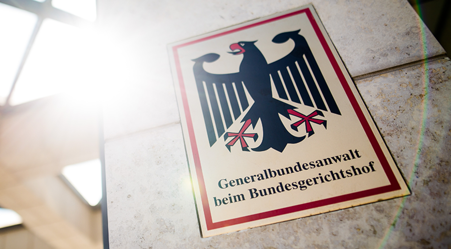 Die Bundesanwaltschaft wirft der Frau Unterstützung der Terrororganisation „Islamischer Staat“ vor. Foto: picture alliance/dpa/Christoph Schmidt