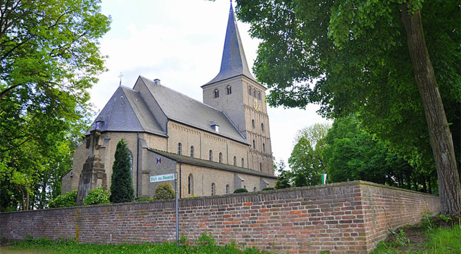 Seit vorigem Jahr leitet Égide Muziazia die katholische Pfarrei St. Vitus in Emmerich. Foto: Wikimedia Commons