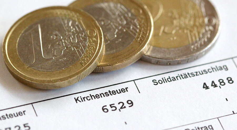 Die Kirchensteuer bildet eine der wichtigsten Einnahmequellen der beiden großen Kirchen. Symbolfoto: picture alliance/Eibner/Pressefoto