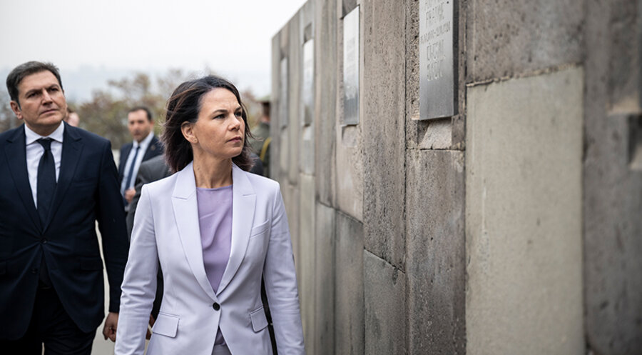 Annalena Baerbock besuchte die Gedenkstätte Zizernakaberd. Sie erinnert an den Völkermord an Armeniern von 1915. Foto: picture alliance/dpa | Hannes P Albert