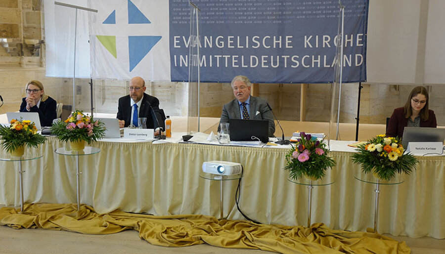 Das neue Präsidium der Synode mit Dorit Lau-Stöber, Dieter Lomberg, Gerhard Stehli und Nathalie Karlapp (v.l.). Foto: EKM