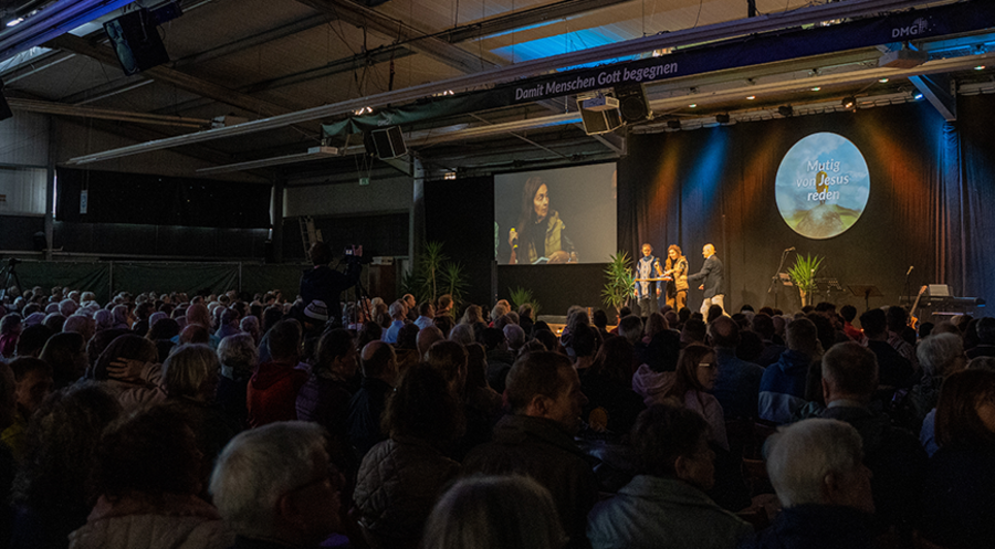 Zum Frühlingsmissionsfest des Missions- und Hilfswerks DMG interpersonal fanden sich rund 1.000 Gäste ein. Foto: DMG/Talita Wiediger