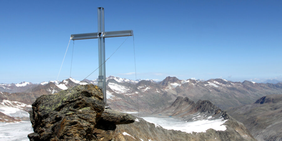 Gipfelkreuz in den Alpen. Foto: Eugen Haug/Pixelio.de