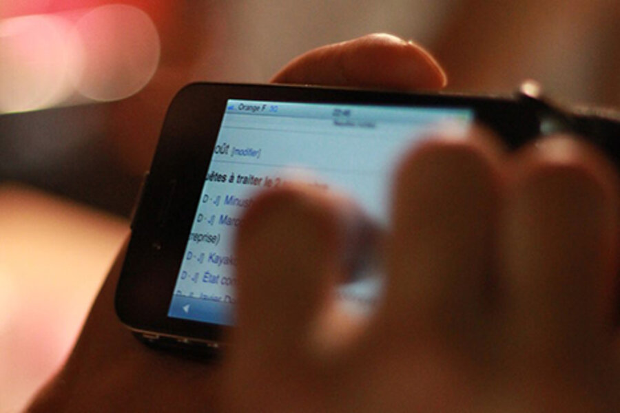 Die digitale Revolution, hier ein internetfähiges Mobiltelefon, erobert den Alltag. Foto: Pierre Selim